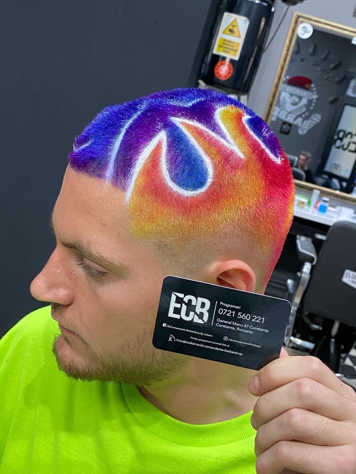 Design multicolor curcubeu ras în păr — artă capilară extremă
